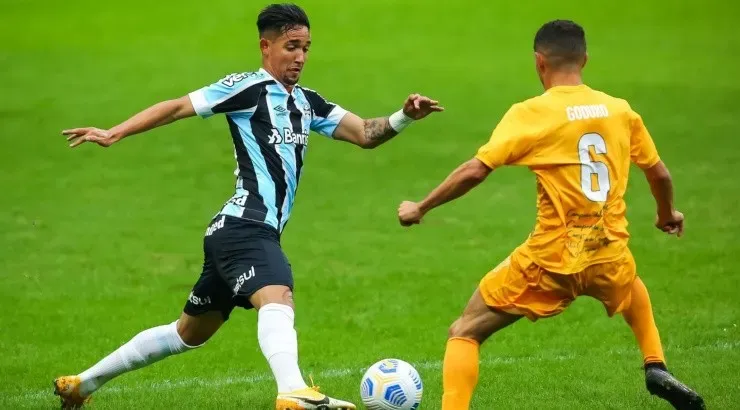 Meia-atacante deixou ótima impressão - Foto: Pedro H. Tesch/AGIF.