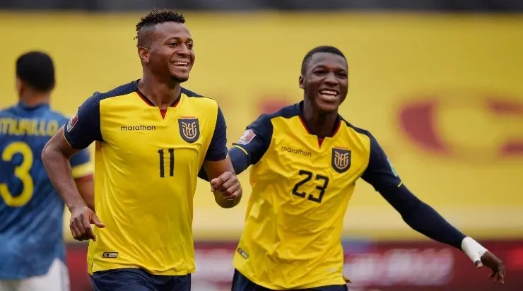 Jogadores do Equador comemoram gol (Foto: Getty Images)