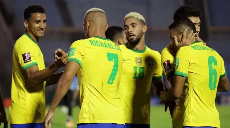 Jogadores do Brasil comemoram gol pelas Eliminatórias (Foto: Getty Images)