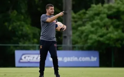 Louzer acompanha a evolução de Rentería e conta com o jogador para a longa temporada – Foto: Site Oficial Sport Club do Recife