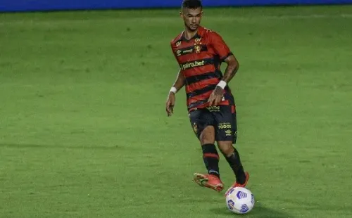 Gustavo é uma das opções para substituir Thiago Neves no setor – Foto:Paulo Paiva/AGIF