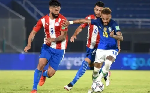 Neymar em campo pela seleção contra o Paraguai. (Foto: Getty Images)