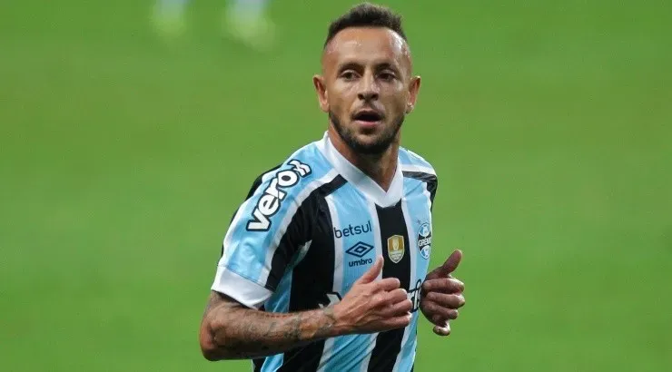 Rafinha está de volta após um período afastado - Foto: Fernando Alves/AGIF.