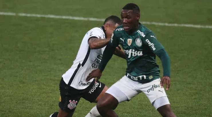 Palmeiras e Corinthians, no último duelo entre ambos pelo Campeonato Paulista (Foto: Ettore Chiereguini/AGIF)