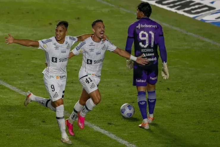 Jogadores do Santos comemorando gol nesta temporada. (Foto: Getty Images)
