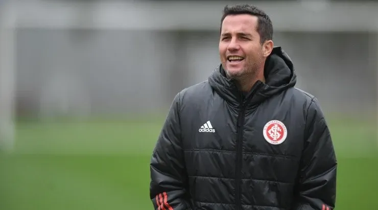 Osmar Loss: em alta com o elenco (Foto: Ricardo Duarte/Internacional/Divulgação)