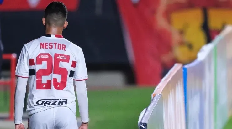 Nestor foi expulso ainda no 1º tempo - Foto: Marcello Zambrana/AGIF.