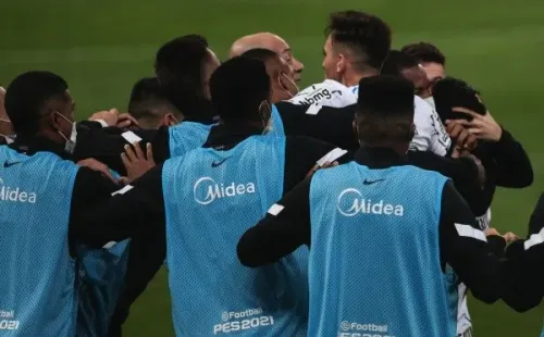 Corinthians comemorando gol no Brasileirão. (Foto: Ettore Chiereguini/AGIF)
