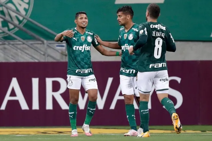 Jogadores do Palmeiras festejam gol. (Foto: Getty Images)