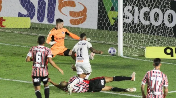O primeiro gol do Santos foi marcado por Marinho (Foto: Fernanda Luz/AGIF)