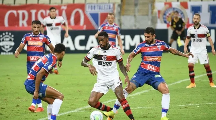 Flamengo e Fortaleza, em campo pelo Brasileirão de 2020 (Foto: Kely Pereira/AGIF)