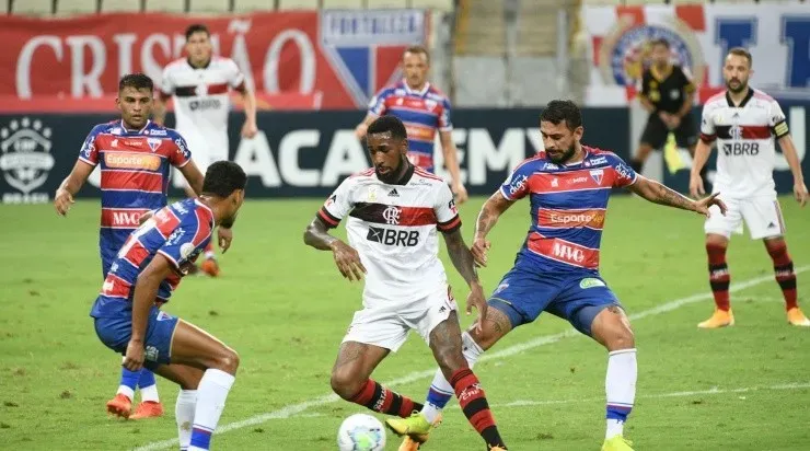 Flamengo e Fortaleza, em campo pelo Brasileirão de 2020 (Foto: Kely Pereira/AGIF)