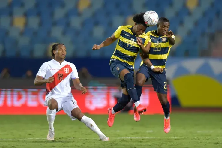 Peru joga por um empate. (Foto: Getty Images)