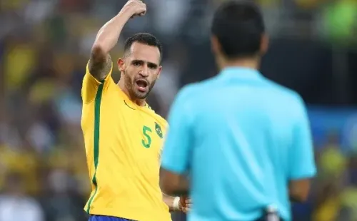 Renato Augusto está no Brasil e não recebe salário do Beijing-CHN há cinco meses (Foto:Clive Mason/Getty Images)