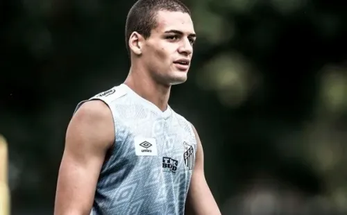 Kayky ganhou disputa pessoal com Boza e assume vaga de Luan Peres contra o América-MG (Foto: Ivan Storti/Santos FC)