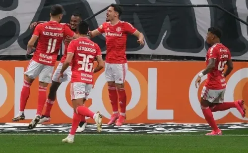 Internacional comemorando gol. (Foto: Marcello Zambrana/AGIF)