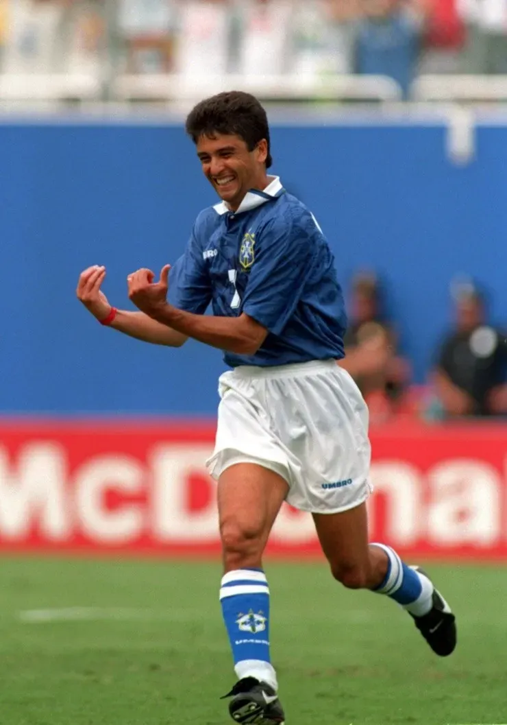 Bebeto com ua comemoração em homenagem a seu filho na Copa de 94. (Foto: Getty Images)
