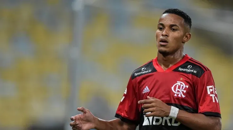 Lázaro nunca se firmou no profissional do Flamengo: (Foto: Thiago Ribeiro/AGIF)