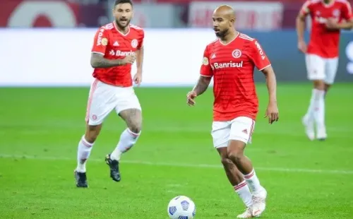 Internacional em campo pelo Brasileirão. (Foto: Pedro H. Tesch/AGIF)