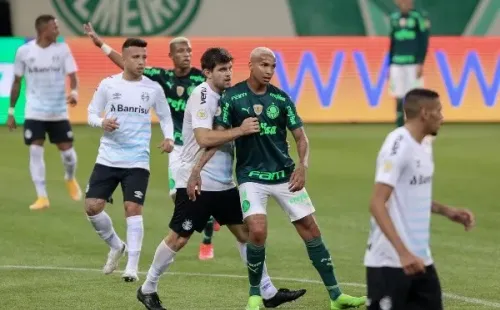 Grêmio em campo contra o Palmeiras. (Foto: Marcello Zambrana/AGIF)