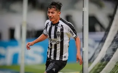 Alan Franco não viaja a Buenos Aires com edema no joelho (Foto: Bruno Cantini/Atlético)