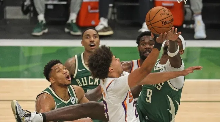 Os Bucks levaram a melhor sobre os Suns no Jogo 3 (Foto: Getty Images)
