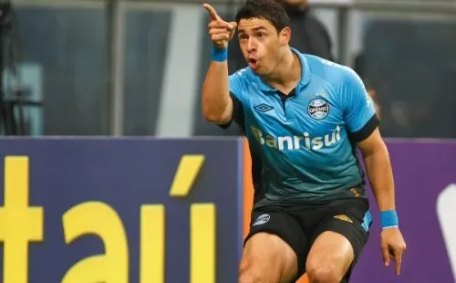 Meia de 31 anos negocia com clubes do Brasil e Corinthians teria interesse, segundo Benja (Foto: Lucas Uebel/Getty Images Brazil)