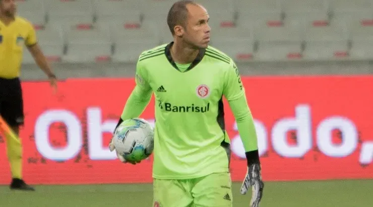 Lomba: perdeu vaga no time titular para Daniel (Foto: Robson Mafra/AGIF)