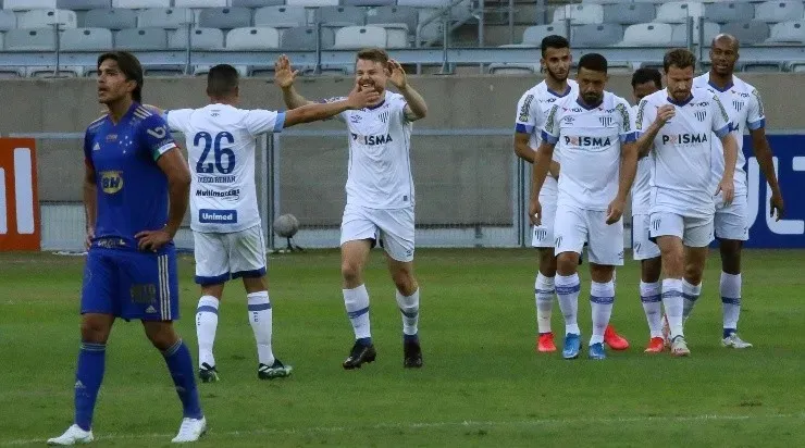 Superior na partida, Avaí venceu por 3x0 em pleno Mineirão (Foto: Fernando Moreno/AGIF)