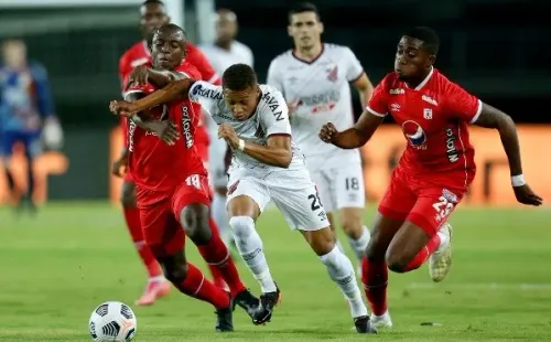Athletico-PR em campo. (Foto: Getty Images)
