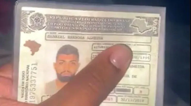 CNH de Gabriel, encontrada no aeroporto de Salvador (Foto: Reprodução)