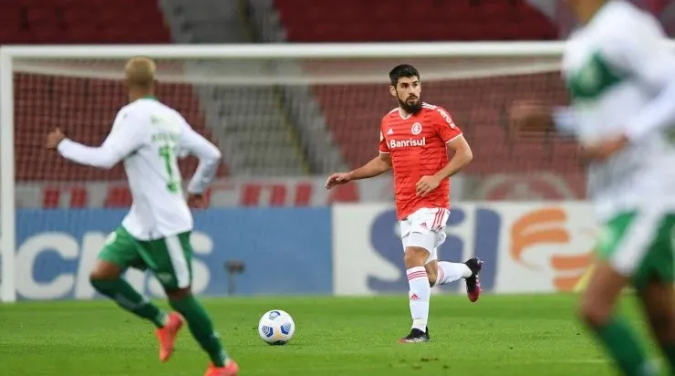 Zagueiro uruguaio vem se firmando como titular (Foto: Ricardo Duarte/Internacional/Divulgação)