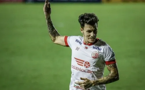 Jean Carlos já marcou 7 gols na Série B pelo Náutico (Foto: Paulo Paiva/AGIF)