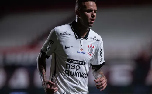 Camisa 7 amarga a reserva no Timão após voltar de lesão muscular (Foto: Heber Gomes/AGIF)