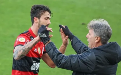 Renato comemorando o segundo gol do Fla contra o Corinthians. (Foto:Flamengo comemorando gol contra o Corinthians. (Foto: Time principal do Flamengo será poupado do jogo de volta da Copa do Brasil e ficará uma semana cheia no Rio de Janeiro trabalhando. (Foto: Marcello Zambrana/AGI)