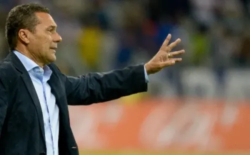 Luxa vai encarar a missão mais difícil em três passagens pelo Cruzeiro (Foto: Andre Yanckous/AGIF)