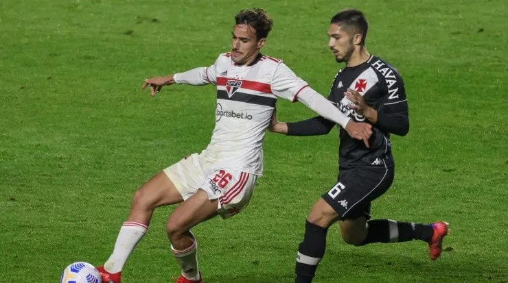São Paulo e Vasco, no confronto da semana passada no Morumbi (Foto: Marcello Zambrana/AGIF)