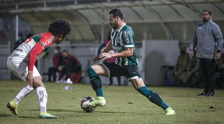 Edson Carioca: realizou sua estreia no meio de semana (Foto: Divulgação/Coritiba)