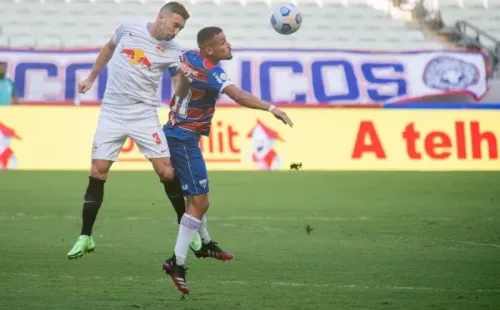 Fortaleza em campo contra o RB Bragantino. (Foto: Kely Pereira/AGIF)