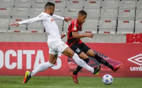 Fabrício Bruno é zagueiro titular do Massa Bruta na temporada e foi oferecido ao Galo (Foto: Gabriel Machado/AGIF)