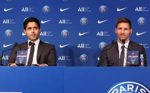 Presidente do PSG e Messi em coletiva de imprensa. (Foto: Getty Images)