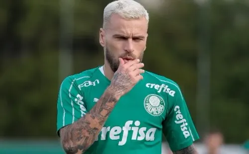 Camisa 20 sequer foi relacionado contra o São Paulo pela Libertadores (Foto:Marcello Zambrana/AGIF)