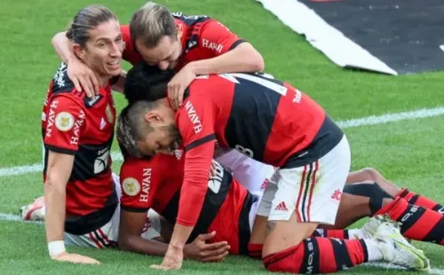 Flamengo comemorando gol. ( Marcello Zambrana/AGIF)