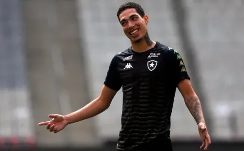 Hugo é opção de Enderson para a LE do Botafogo na Série B (Foto: Vitor Silva/Botafogo)