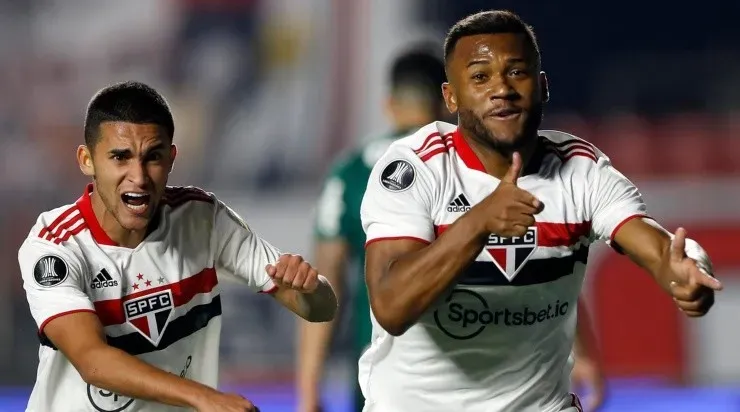 Jogadores do São Paulo comemoram gol no Morumbi (Foto: Getty Images)