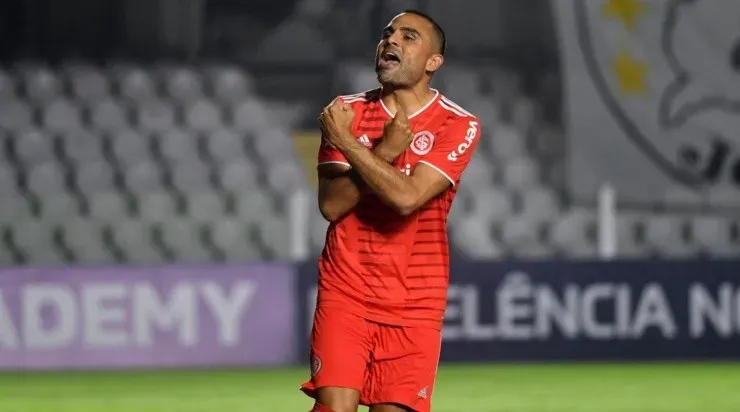 Argentino estreou marcando gol, mas não escapou de críticas da torcida (Foto: Ricardo Duarte/Inter/Divulgação)