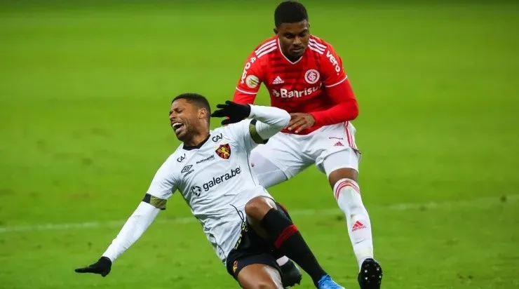 Zagueiro pertence ao clube alemão, que não gostou da possível saída (Foto: Pedro H. Tesch/AGIF)