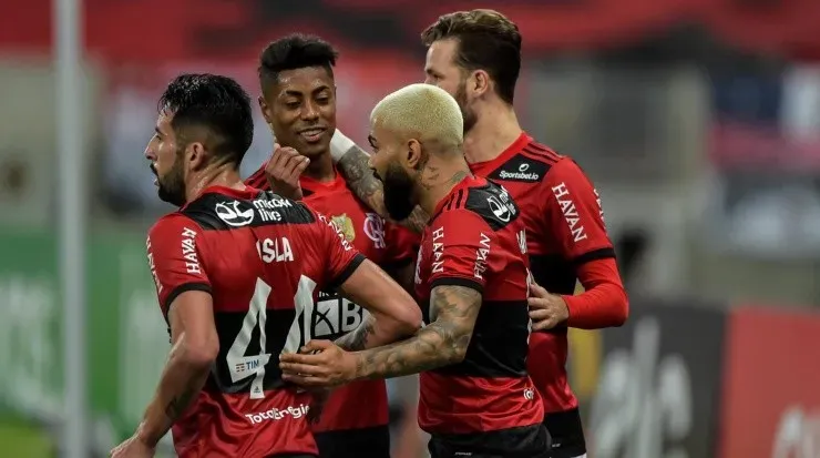 Jogadores do Flamengo comemoram gol pela Copa do Brasil (Foto: Thiago Ribeiro/AGIF)