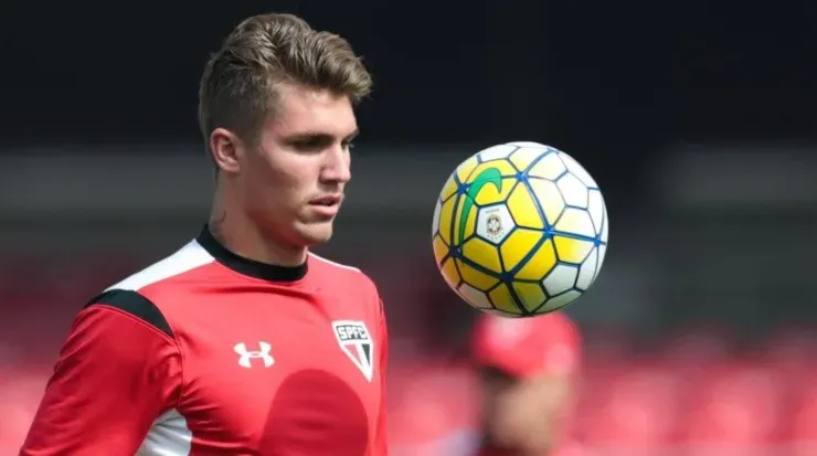 Lyanco, durante sua passagem pelo São Paulo (Foto: Marcello Zambrana/AGIF)