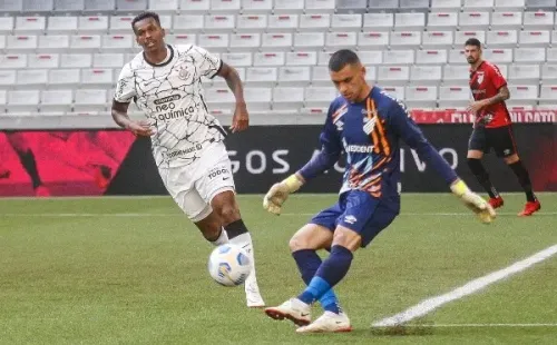 Corinthians em campo pelo Brasileirão. (Foto: Gabriel Machado/AGIF)